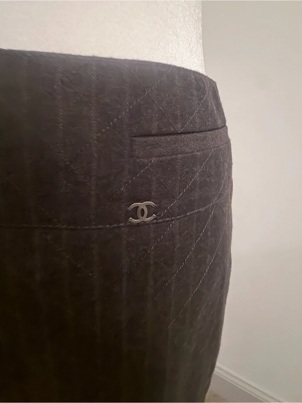 CHANEL Vintage 2004A Wool Cashmere Pinstripe Quilted Pencil Skirt Black 38 COA